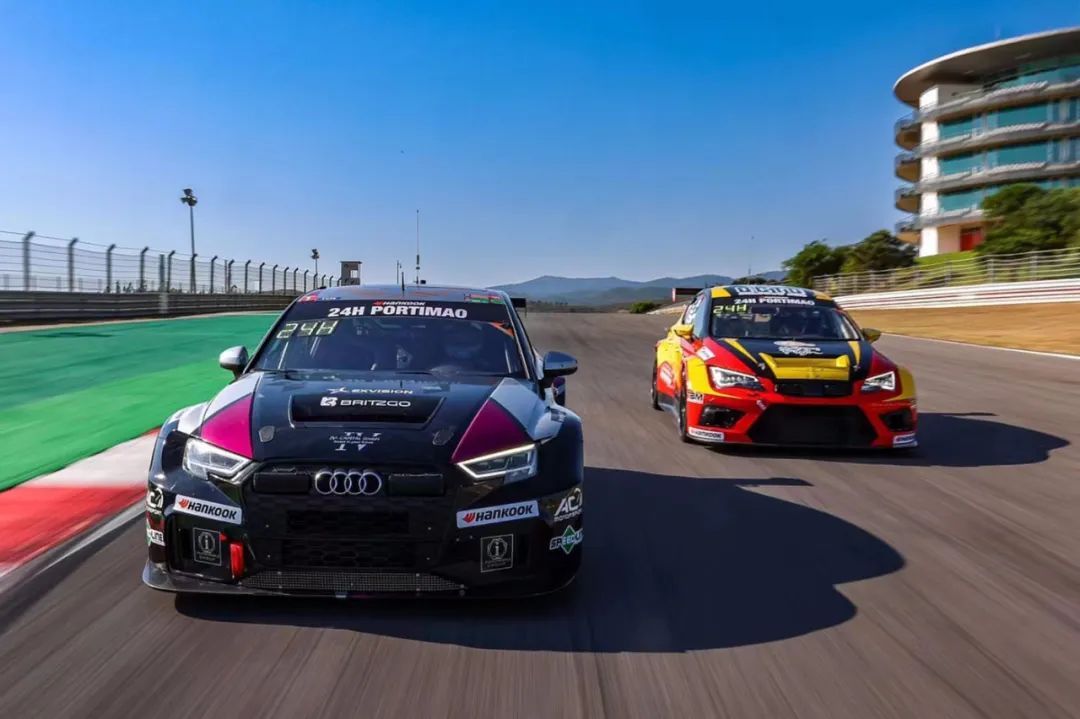 2022年7月12日 SPEEDLINE牵手香港车手参战葡萄牙24小时耐力赛勇夺亚军 (10).jpg