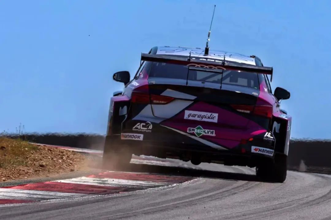 2022年7月12日 SPEEDLINE牵手香港车手参战葡萄牙24小时耐力赛勇夺亚军 (16).jpg