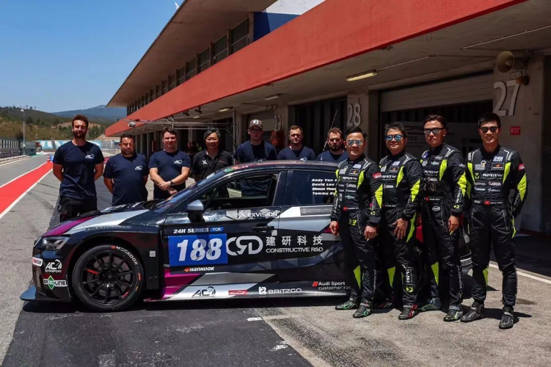 2022年7月12日 SPEEDLINE牵手香港车手参战葡萄牙24小时耐力赛勇夺亚军 (1).jpg