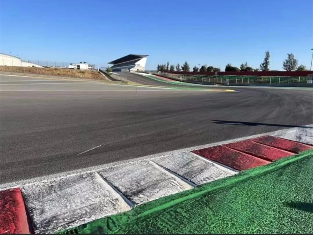 2022年7月12日 SPEEDLINE牵手香港车手参战葡萄牙24小时耐力赛勇夺亚军 (4).jpg